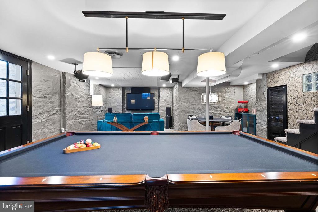 Image 55 of property listing at 206 KEMBLE RD, Baltimore, MD 21218