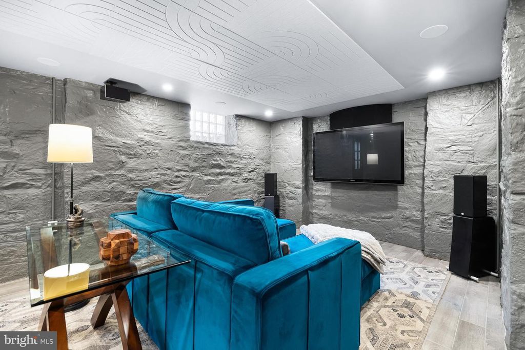 Image 57 of property listing at 206 KEMBLE RD, Baltimore, MD 21218