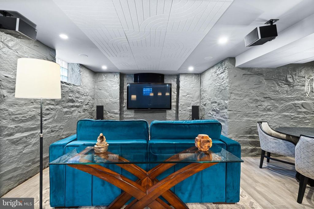 Image 58 of property listing at 206 KEMBLE RD, Baltimore, MD 21218