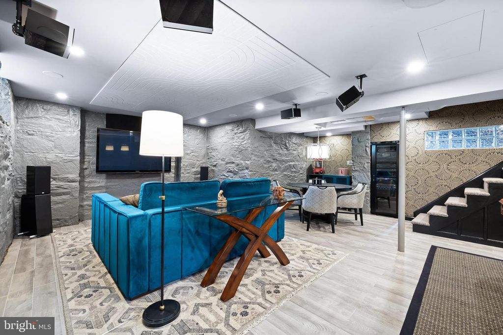 Image 59 of property listing at 206 KEMBLE RD, Baltimore, MD 21218