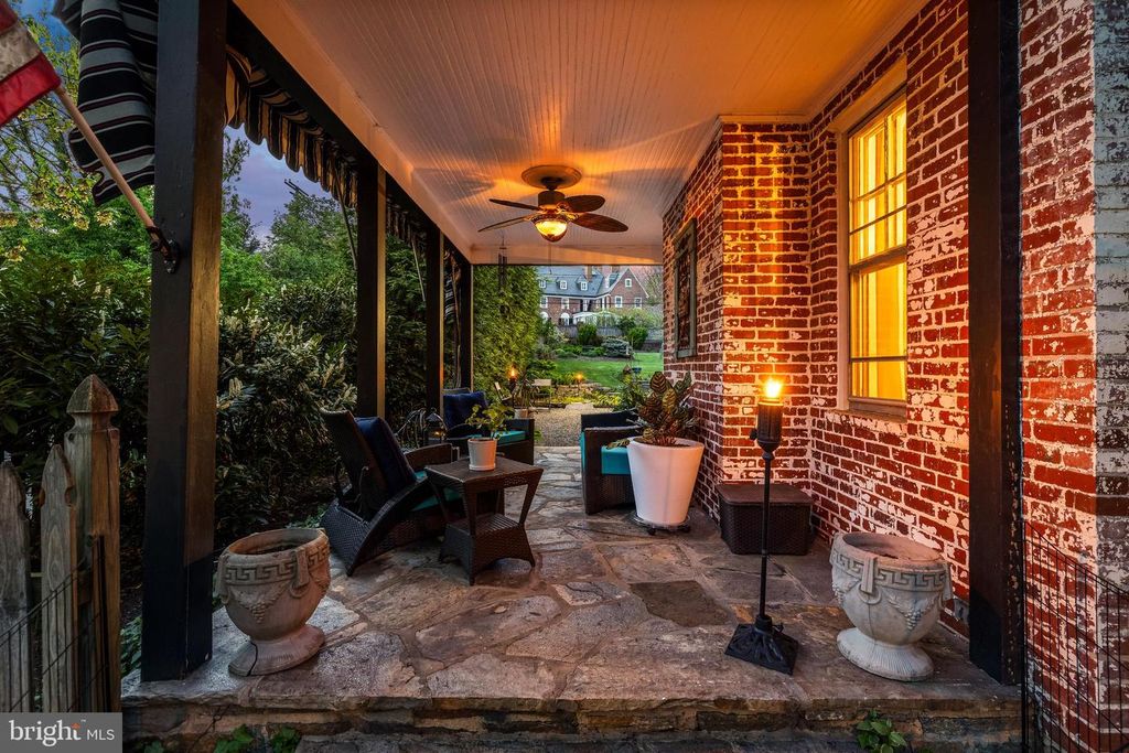 Image 6 of property listing at 206 KEMBLE RD, Baltimore, MD 21218