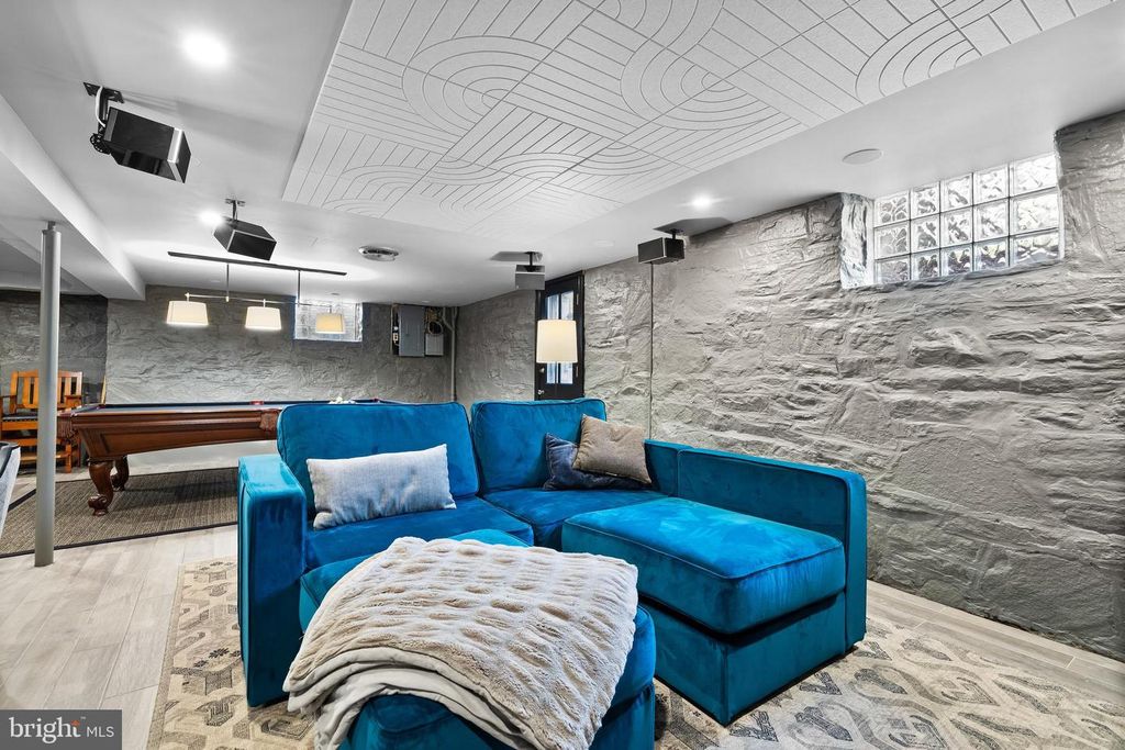 Image 60 of property listing at 206 KEMBLE RD, Baltimore, MD 21218