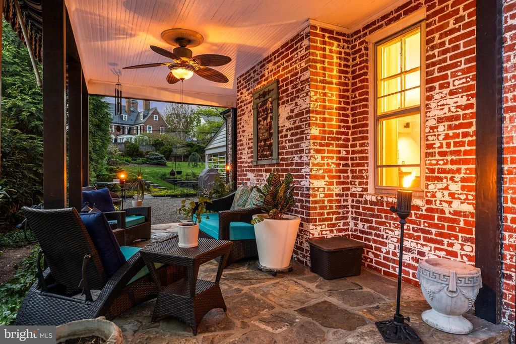 Image 7 of property listing at 206 KEMBLE RD, Baltimore, MD 21218