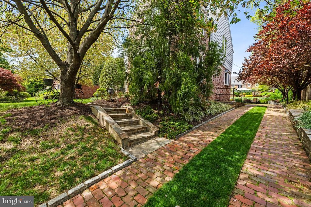 Image 72 of property listing at 206 KEMBLE RD, Baltimore, MD 21218