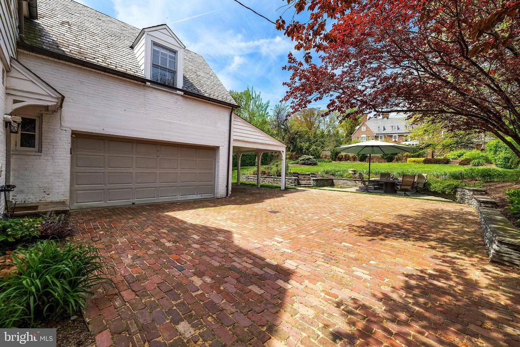 Image 74 of property listing at 206 KEMBLE RD, Baltimore, MD 21218