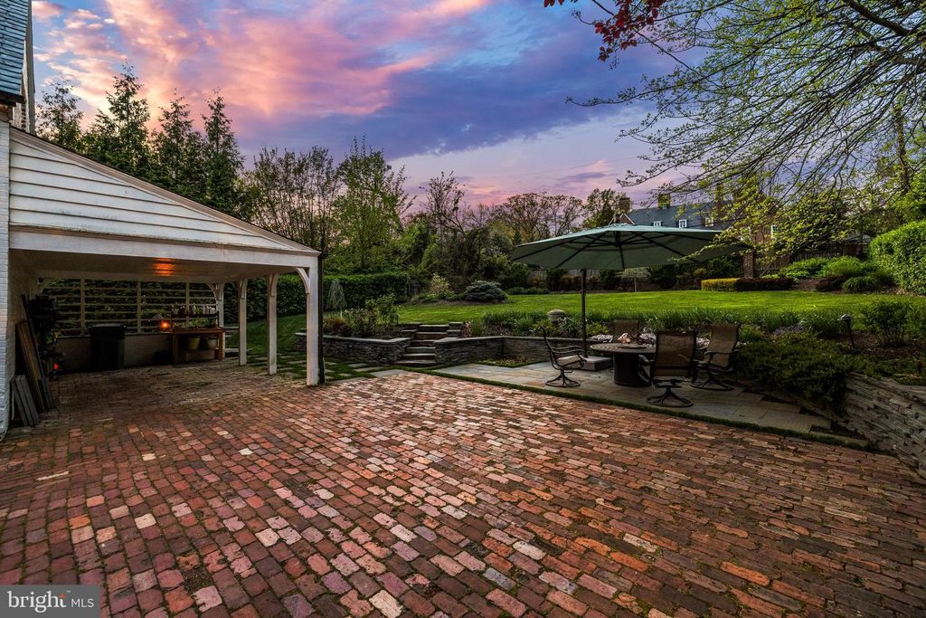 Image 8 of property listing at 206 KEMBLE RD, Baltimore, MD 21218