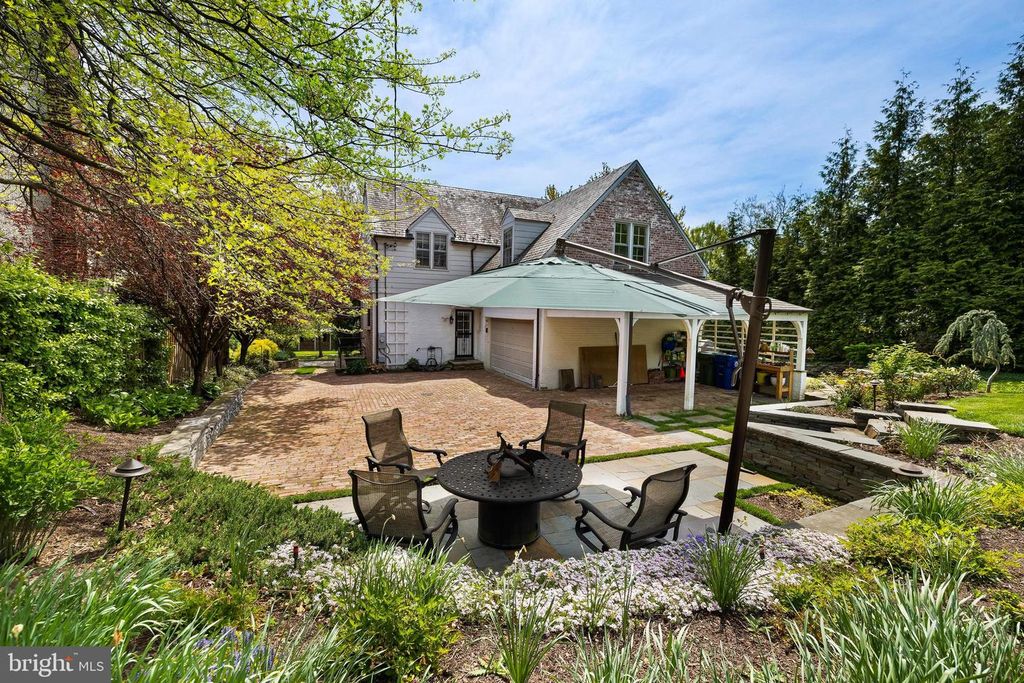 Image 82 of property listing at 206 KEMBLE RD, Baltimore, MD 21218