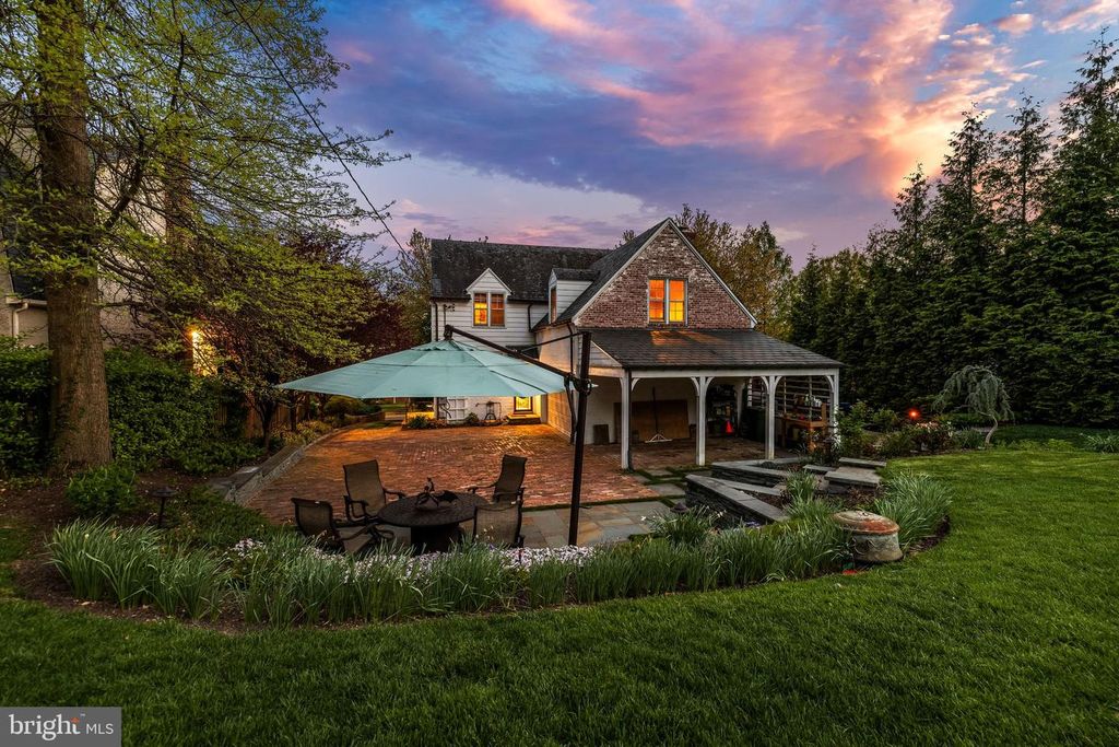 Image 9 of property listing at 206 KEMBLE RD, Baltimore, MD 21218