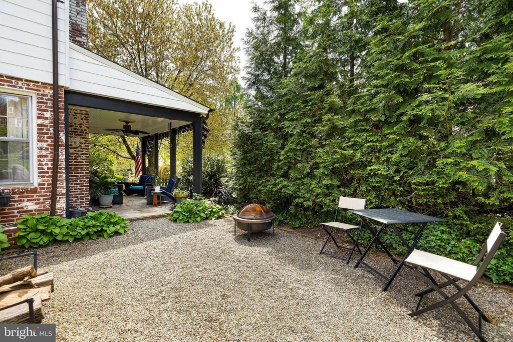 Image 91 of property listing at 206 KEMBLE RD, Baltimore, MD 21218