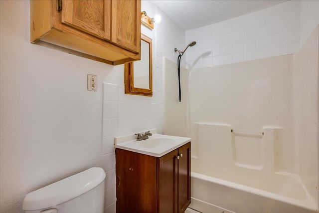 4462 S Hemlock Avenue, Wichita, KS 67216