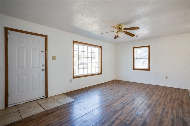 4462 S Hemlock Avenue, Wichita, KS 67216