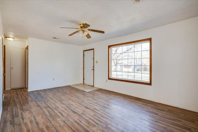 4462 S Hemlock Avenue, Wichita, KS 67216