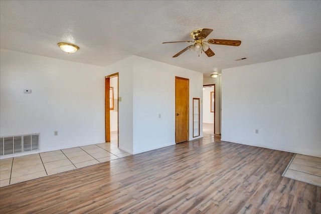 4462 S Hemlock Avenue, Wichita, KS 67216