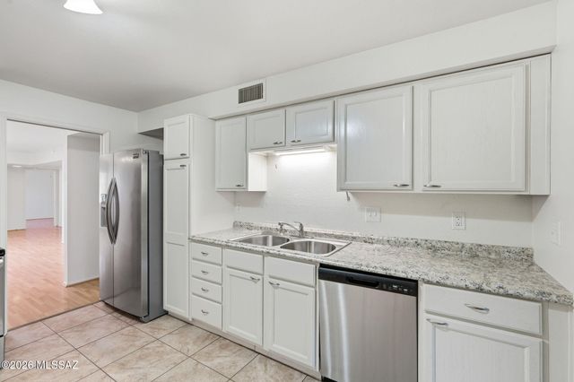 924 N Venice Avenue, Tucson, AZ 85711