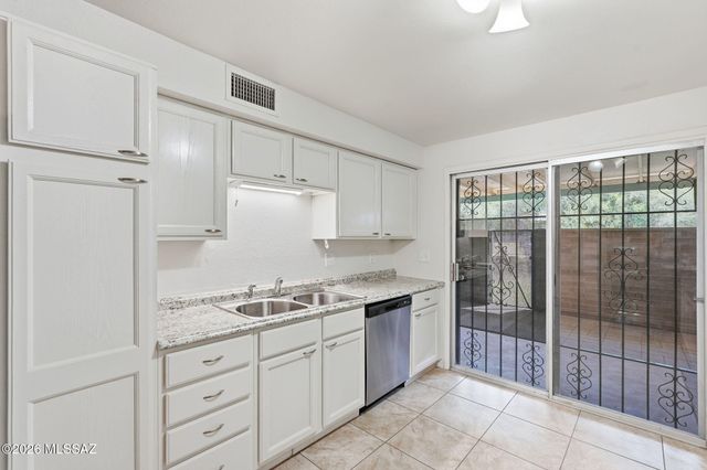 924 N Venice Avenue, Tucson, AZ 85711