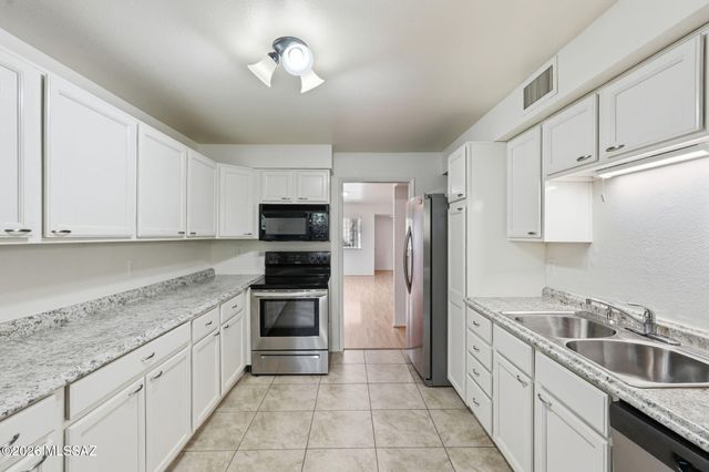 924 N Venice Avenue, Tucson, AZ 85711