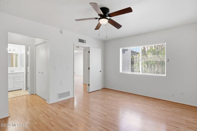 924 N Venice Avenue, Tucson, AZ 85711