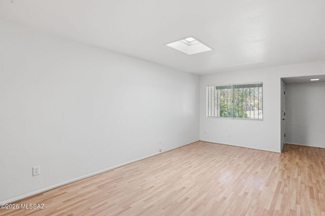 924 N Venice Avenue, Tucson, AZ 85711