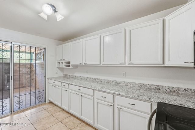 924 N Venice Avenue, Tucson, AZ 85711