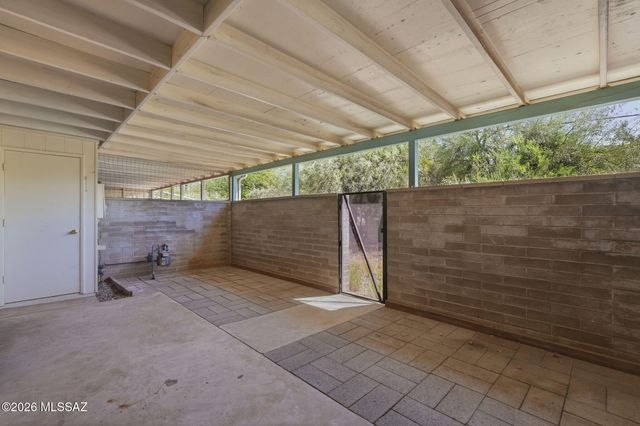 924 N Venice Avenue, Tucson, AZ 85711