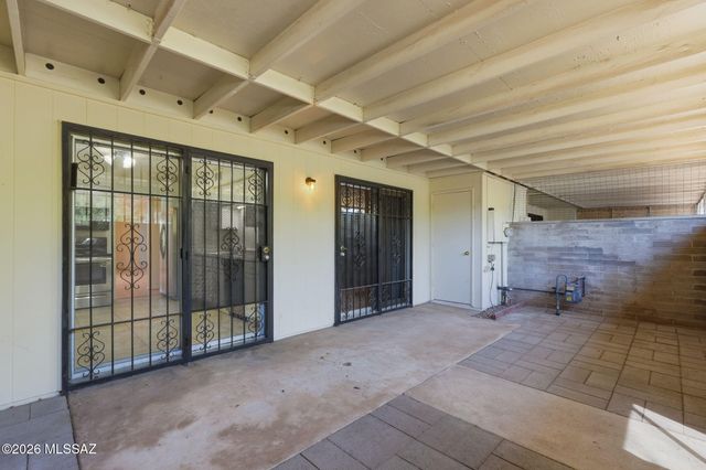 924 N Venice Avenue, Tucson, AZ 85711