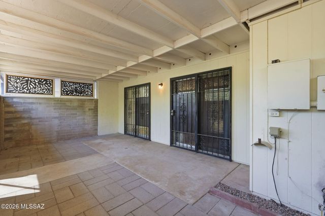 924 N Venice Avenue, Tucson, AZ 85711