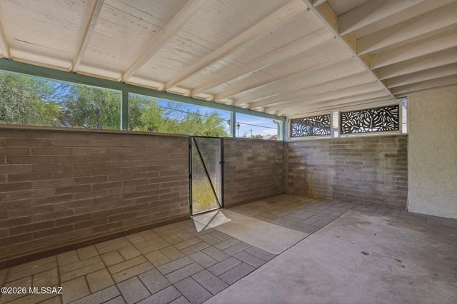 924 N Venice Avenue, Tucson, AZ 85711