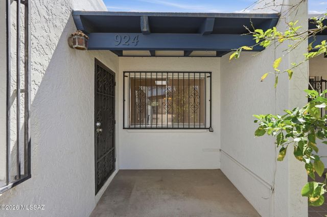 924 N Venice Avenue, Tucson, AZ 85711