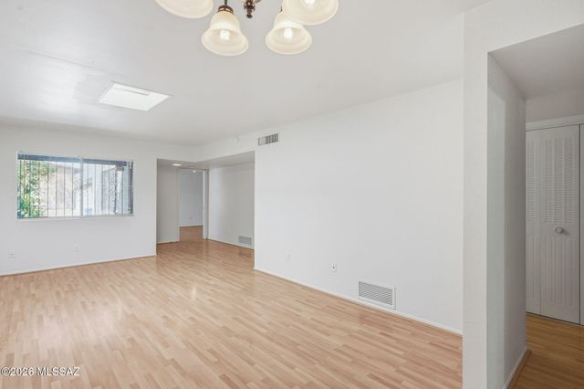 924 N Venice Avenue, Tucson, AZ 85711