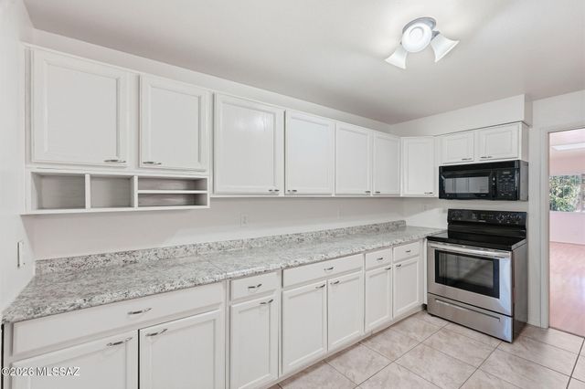 924 N Venice Avenue, Tucson, AZ 85711