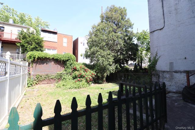 1918 Holland Avenue, Bronx, NY 10462