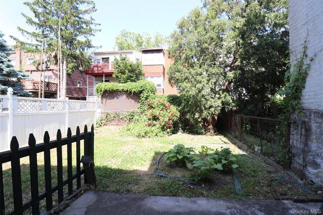 1918 Holland Avenue, Bronx, NY 10462