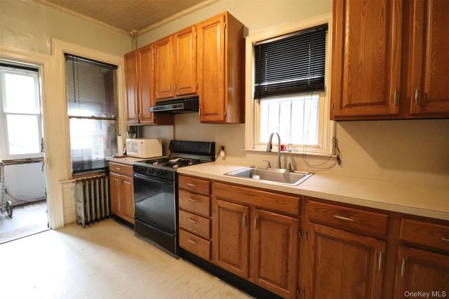1918 Holland Avenue, Bronx, NY 10462