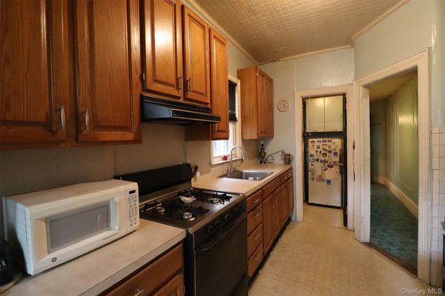 1918 Holland Avenue, Bronx, NY 10462
