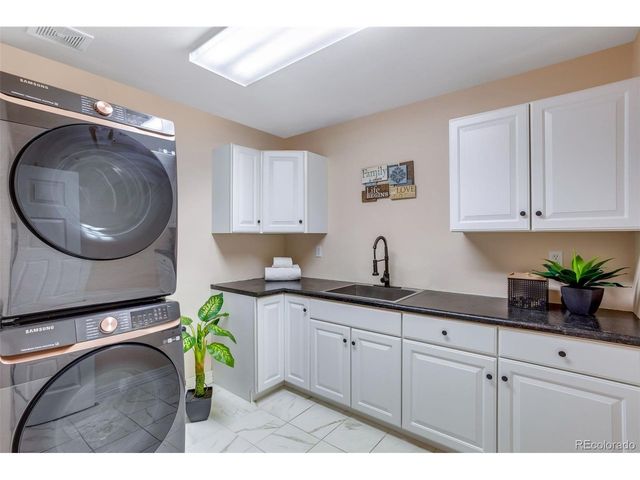 5888 Highland Hills Cir, Fort Collins, CO 80528