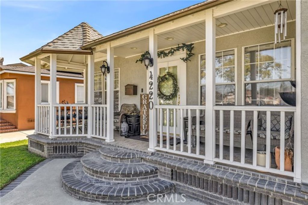 4220 Los Coyotes Diagonal, Lakewood, CA 90713
