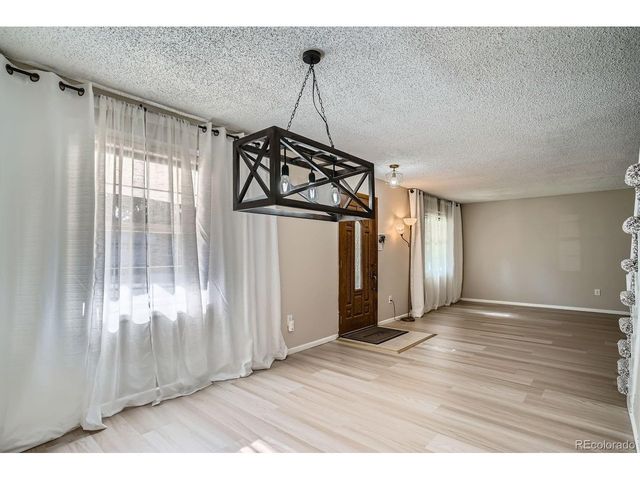 2514 S Elkhart St, Aurora, CO 80014