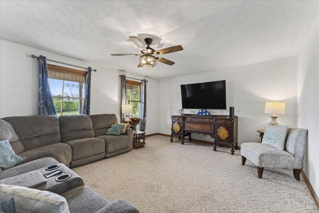 1649 N Main St, Tennessee Ridge, TN 37178