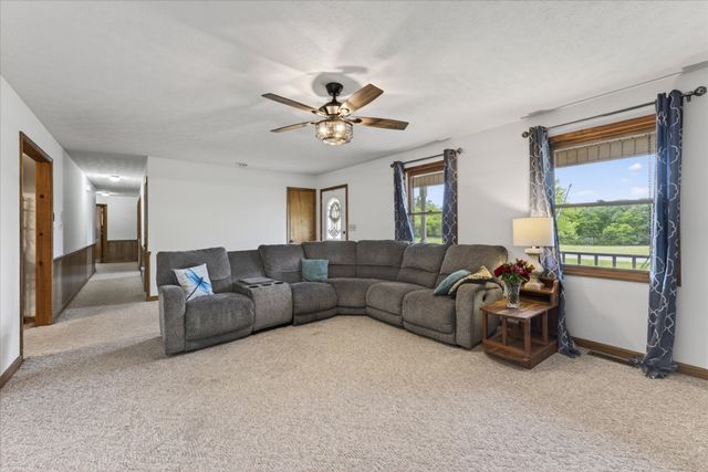 1649 N Main St, Tennessee Ridge, TN 37178