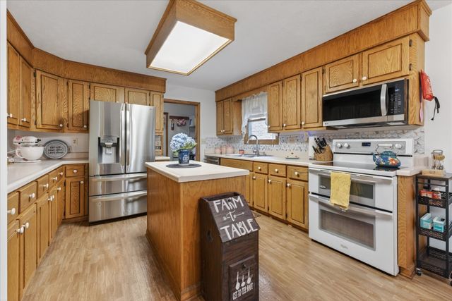 1649 N Main St, Tennessee Ridge, TN 37178