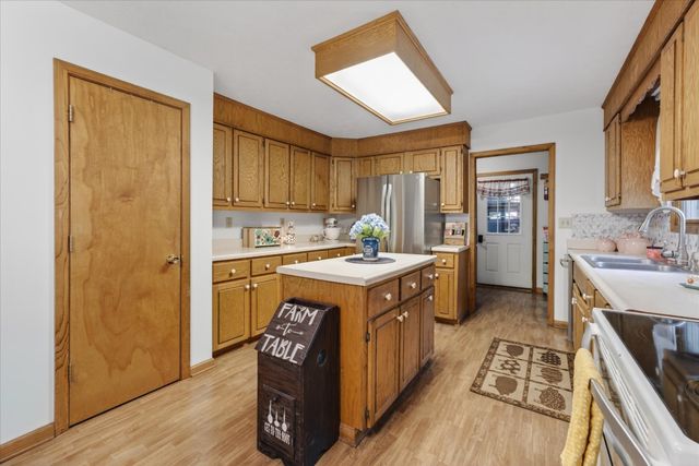 1649 N Main St, Tennessee Ridge, TN 37178