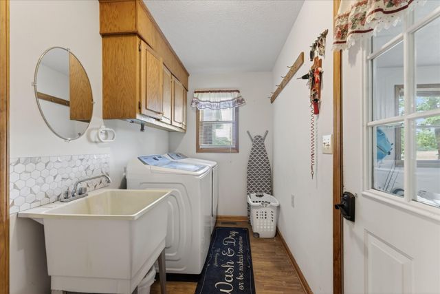 1649 N Main St, Tennessee Ridge, TN 37178