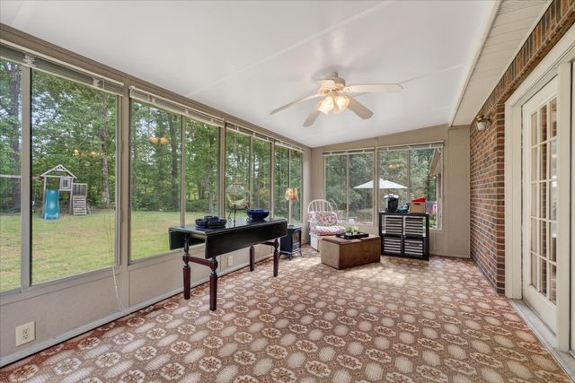 1649 N Main St, Tennessee Ridge, TN 37178