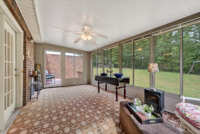 1649 N Main St, Tennessee Ridge, TN 37178