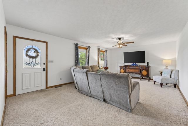 1649 N Main St, Tennessee Ridge, TN 37178
