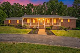 1649 N Main St, Tennessee Ridge, TN 37178