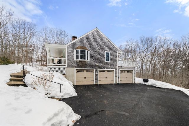 15 Buckskin Path, Plymouth, MA 02360