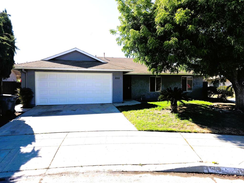 Image 1 of property listing at 4951 E Fillmore, Fresno, CA 93727