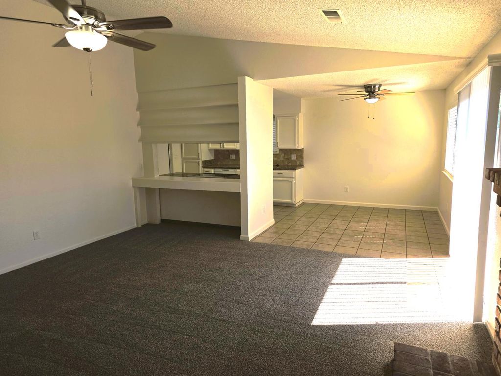 Image 3 of property listing at 4951 E Fillmore, Fresno, CA 93727