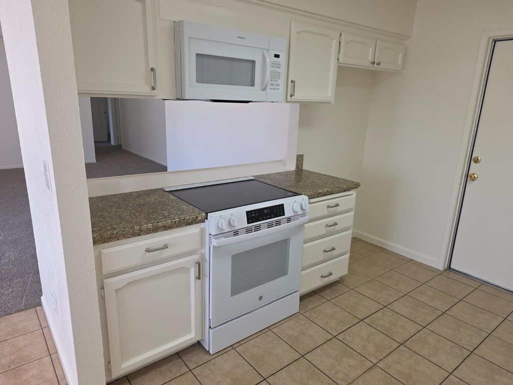 Image 4 of property listing at 4951 E Fillmore, Fresno, CA 93727
